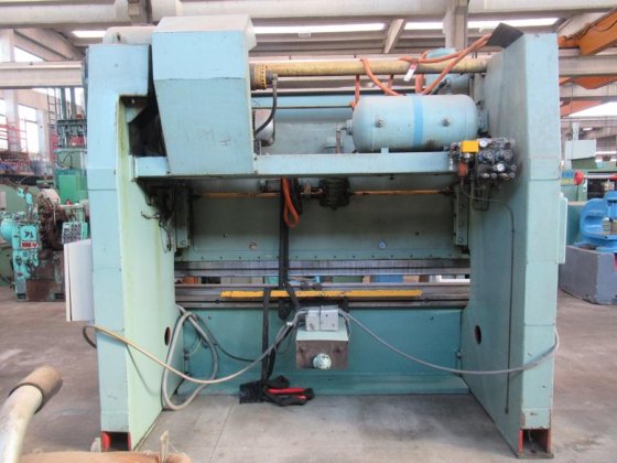 1984 STANKOIMPORT И 1330 A