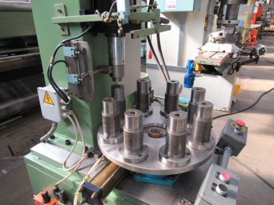 G.E. C-Frame 金型プレス