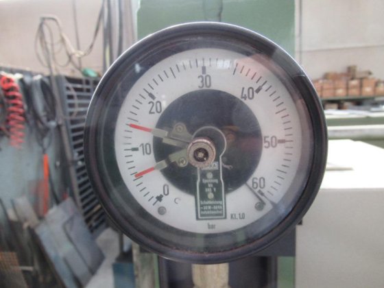 G.E. C-Frame 金型プレス