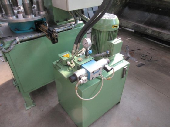 G.E. C-Frame 金型プレス