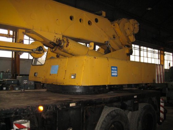 科勒斯 40 吨起重机车