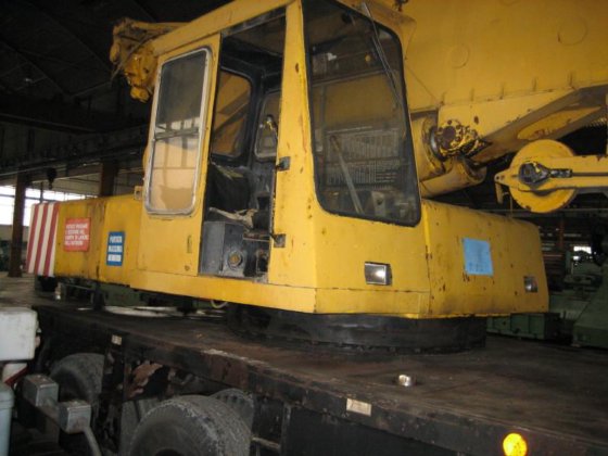 科勒斯 40 吨起重机车