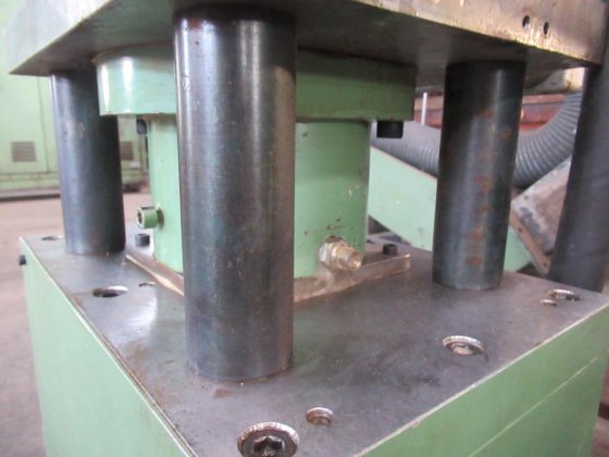 SASSI - 四本柱プレス