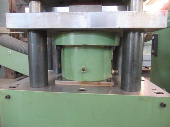 SASSI - 四本柱プレス