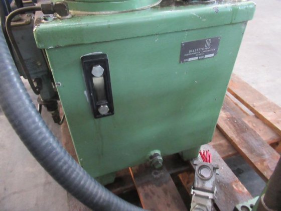 SASSI - 四本柱プレス