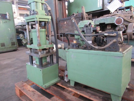 SASSI - 四本柱プレス