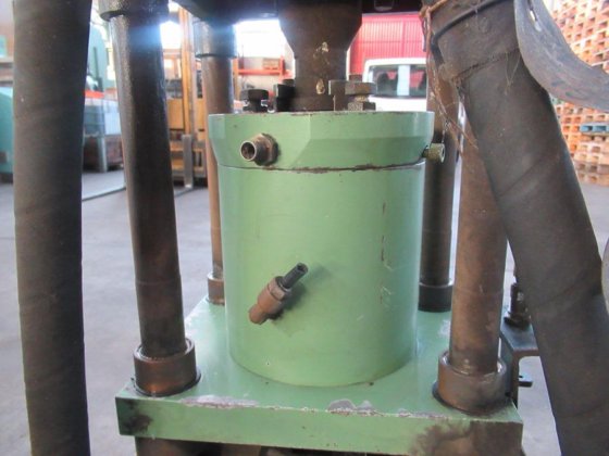 SASSI - 四本柱プレス