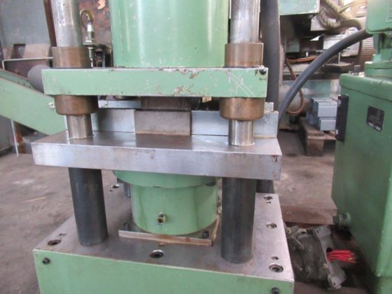 SASSI - 四本柱プレス