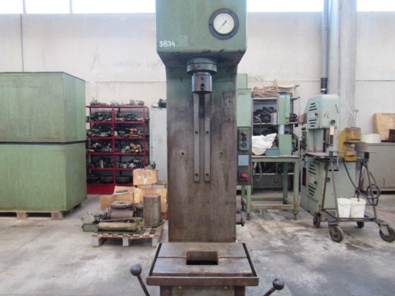 ウォルター・ネフ 6S40RZF C-フレーム油圧プレス