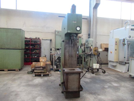 ウォルター・ネフ 6S40RZF C-フレーム油圧プレス