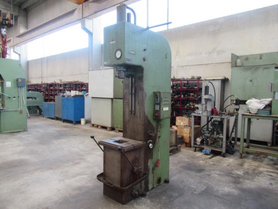 沃尔特·内夫 6S40RZF C-Frame 液压压力机