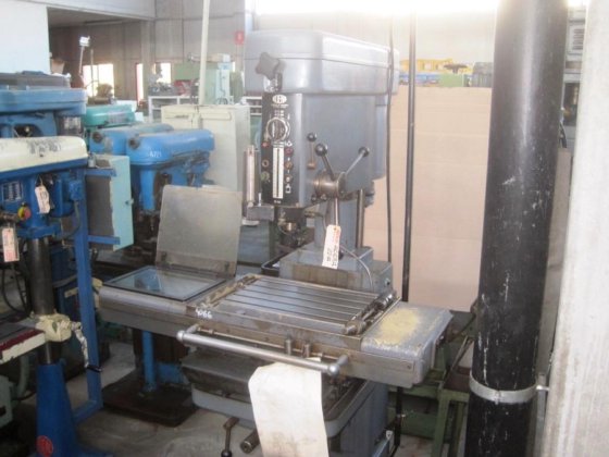 ACIERA 22 VA 金钻铣床