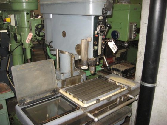 ACIERA 22 VA 金钻铣床