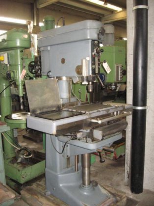 ACIERA 22 VA 金钻铣床