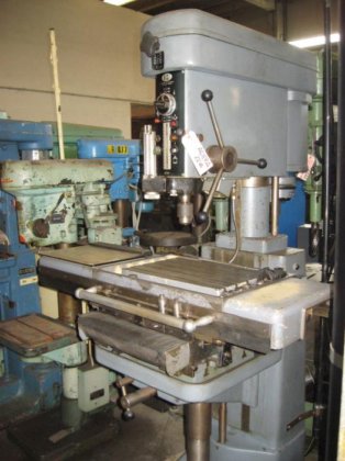 ACIERA 22 VA 金钻铣床