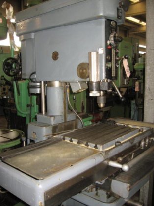 ACIERA 22 VA 金钻铣床