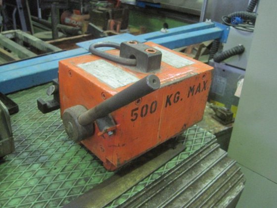 --- 1000 吊钩磁石