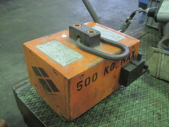 --- 1000 吊钩磁石