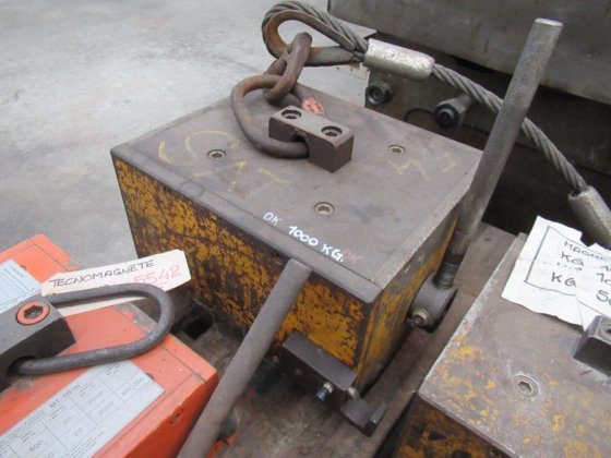 --- 1000 吊钩磁石