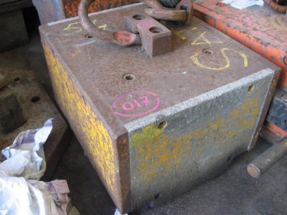 --- 1000 吊钩磁石