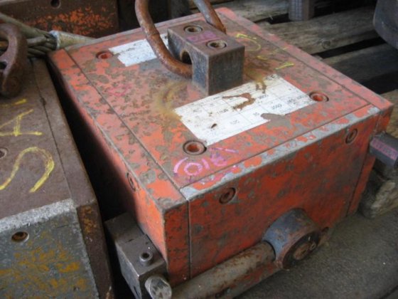 --- 1000 吊钩磁石