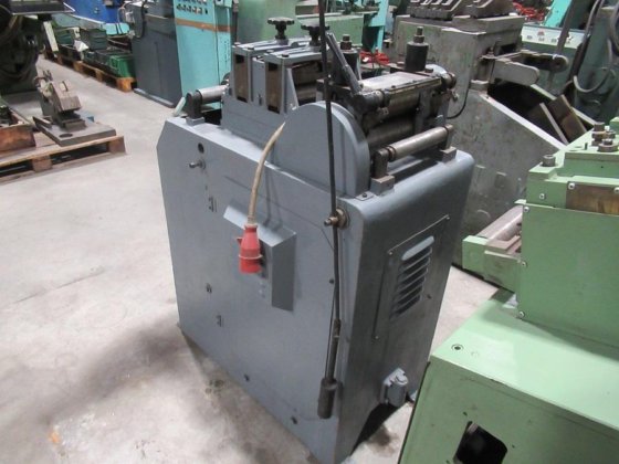 CEMA 200 直线矫直机