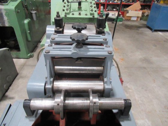 CEMA 200 直线矫直机