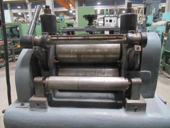 CEMA 200 直线矫直机