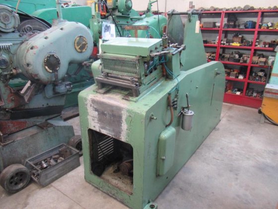 1996 --- - 矫直机，带托架卷筒