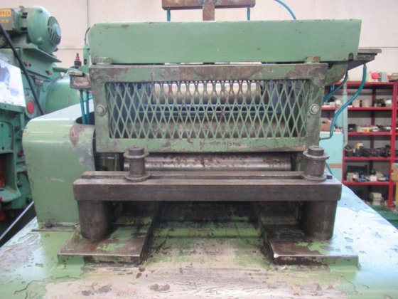 1996 --- - 矫直机，带托架卷筒