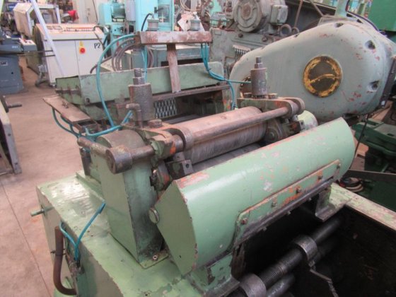 1996 --- - 矫直机，带托架卷筒