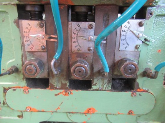 1996 --- - 矫直机，带托架卷筒