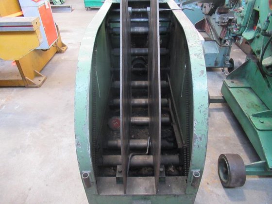 1996 --- - 矫直机，带托架卷筒