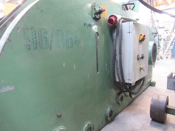 1996 --- - 矫直机，带托架卷筒