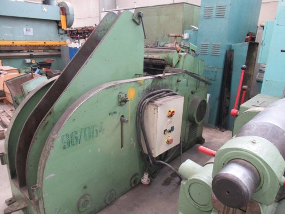 1996 --- - 矫直机，带托架卷筒