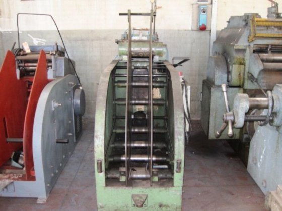 1996 --- - 矫直机，带托架卷筒