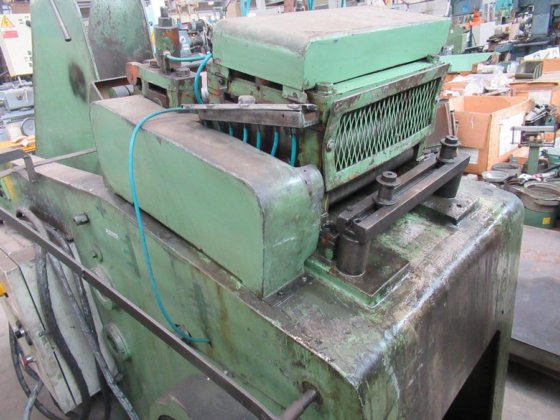 1996 --- - 矫直机，带托架卷筒