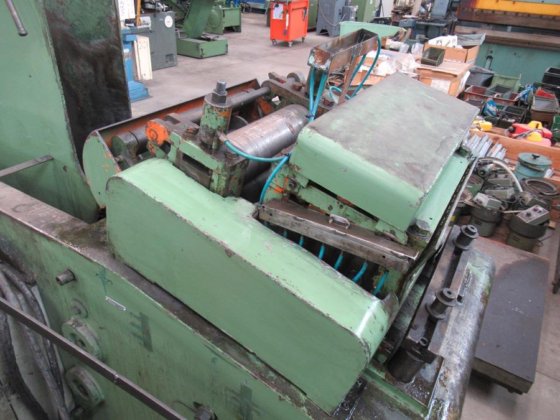 1996 --- - 矫直机，带托架卷筒