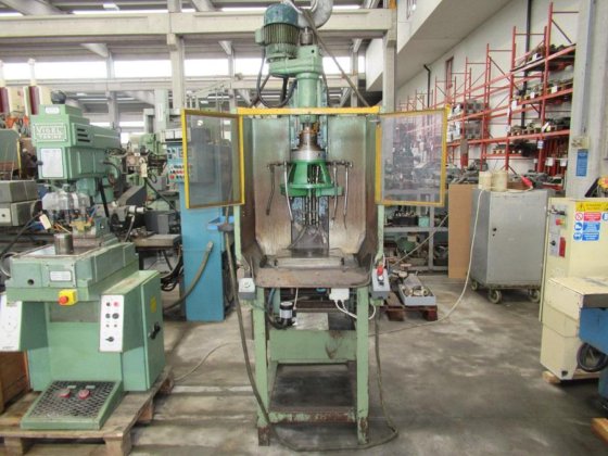 VIGEL UM 73 多轴攻丝机