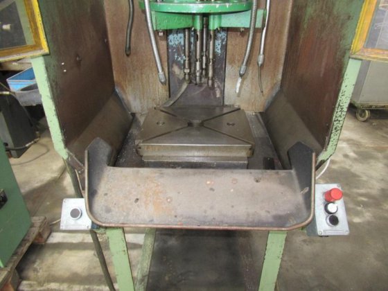 VIGEL UM 73 多轴攻丝机