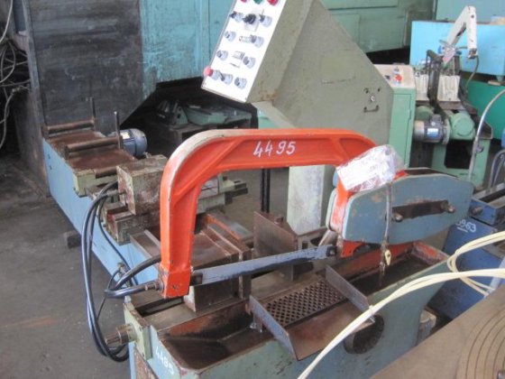 1980 MOMAC RM 270 自动带锯机