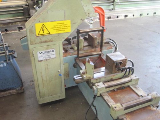 1980 MOMAC RM 270 自动带锯机