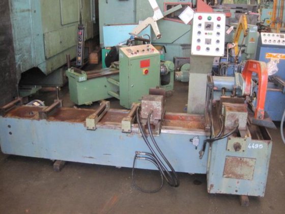 1980 MOMAC RM 270 自动带锯机