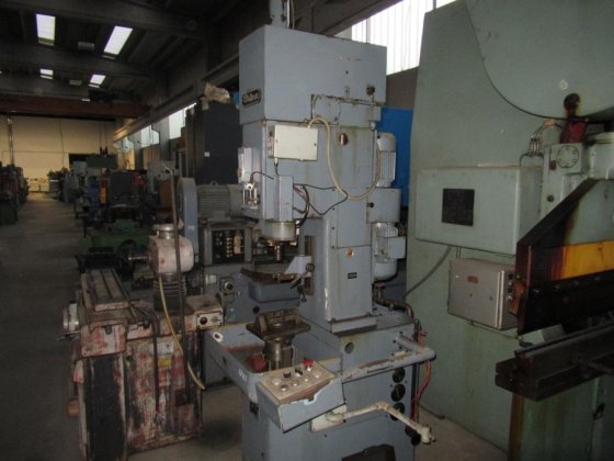 彼得·沃尔特斯 IL-12 垂直研磨机