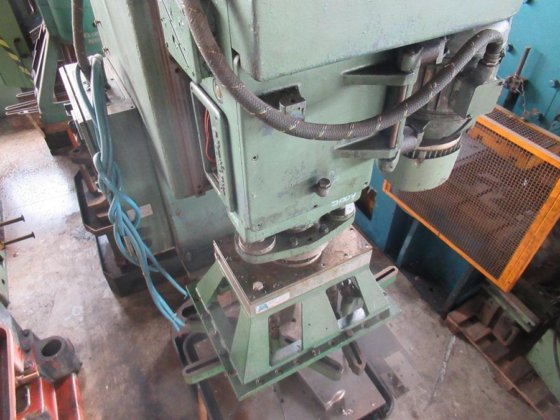 OLIVETTI UM 3 打孔机立柱