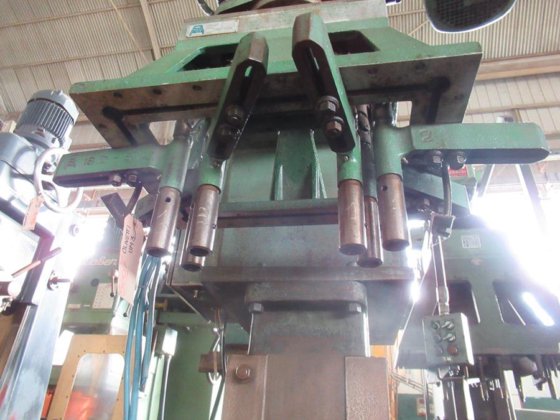 OLIVETTI UM 3 打孔机立柱