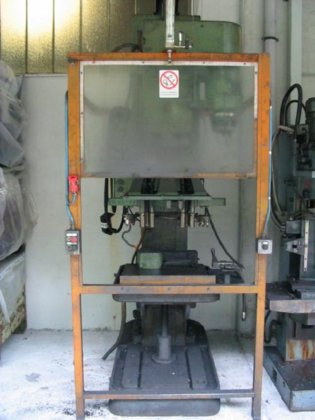 OLIVETTI UM 3 打孔机立柱