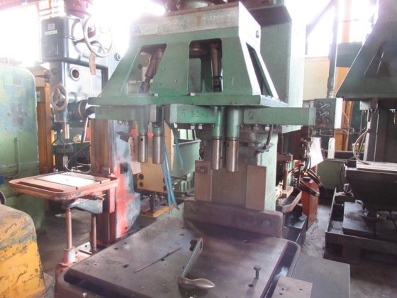 OLIVETTI UM 3 打孔机立柱