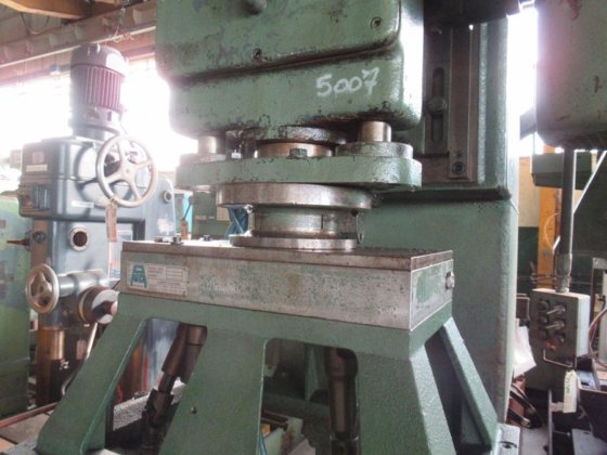 OLIVETTI UM 3 打孔机立柱