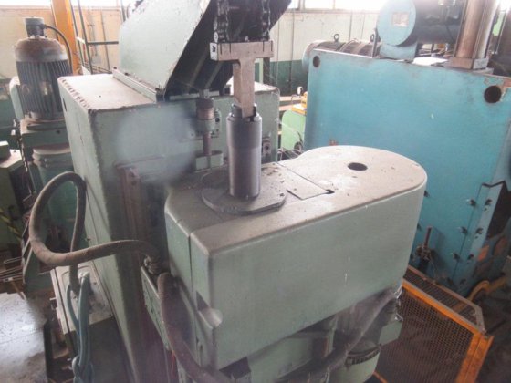 OLIVETTI UM 3 打孔机立柱